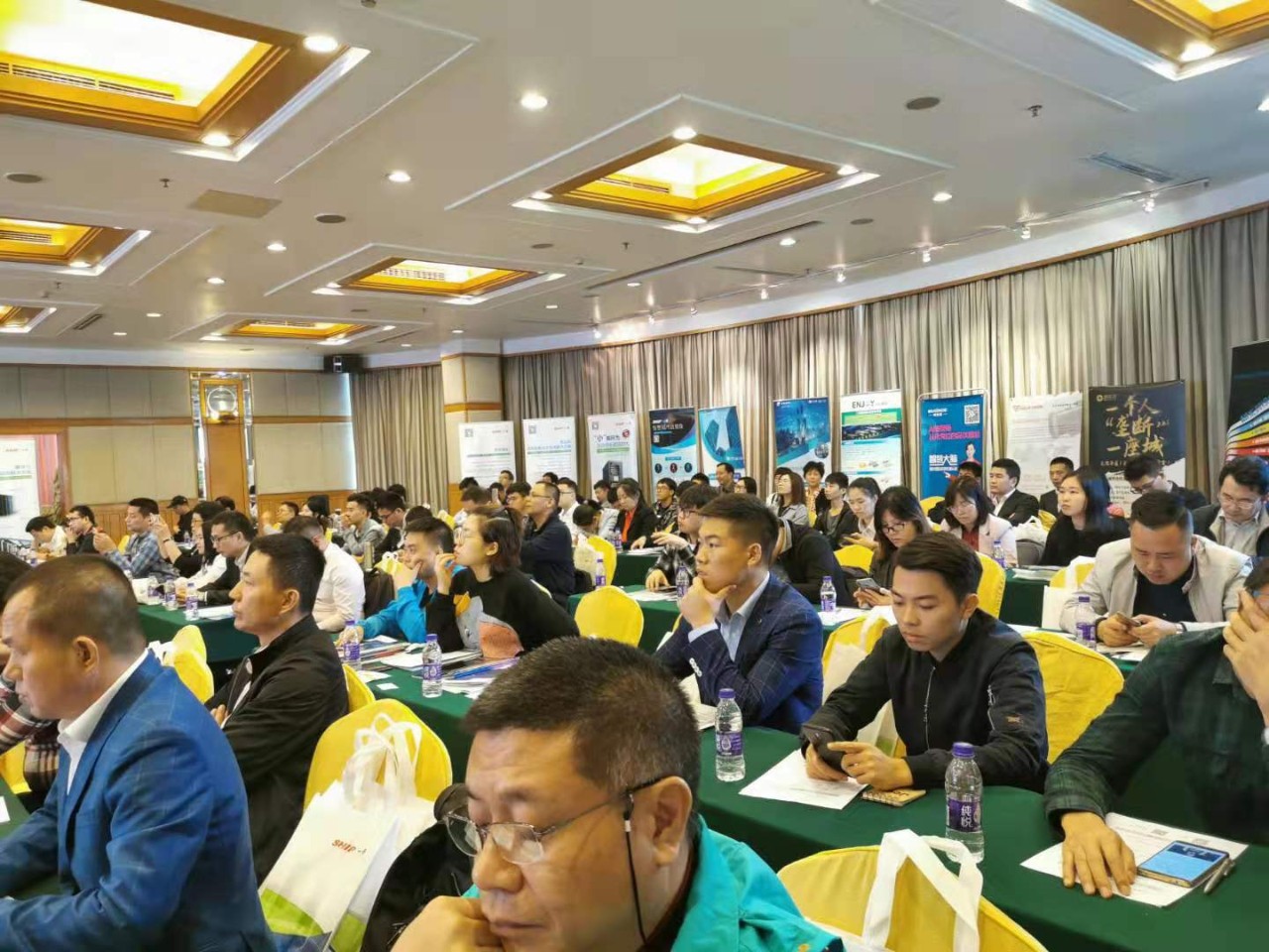 智慧賦能智能建筑行業(yè)新發(fā)展專題論壇現(xiàn)場圖